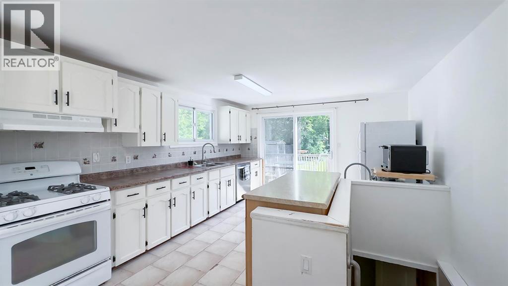 10148 Port Franks Estates Drive, Lambton Shores, ON - Indoor Photo Showing Kitchen