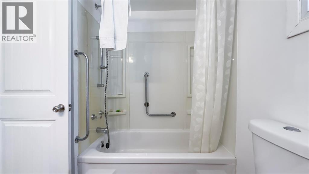 10148 Port Franks Estates Drive, Lambton Shores, ON - Indoor Photo Showing Bathroom