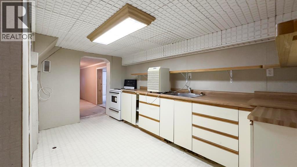 10148 Port Franks Estates Drive, Lambton Shores, ON - Indoor Photo Showing Kitchen