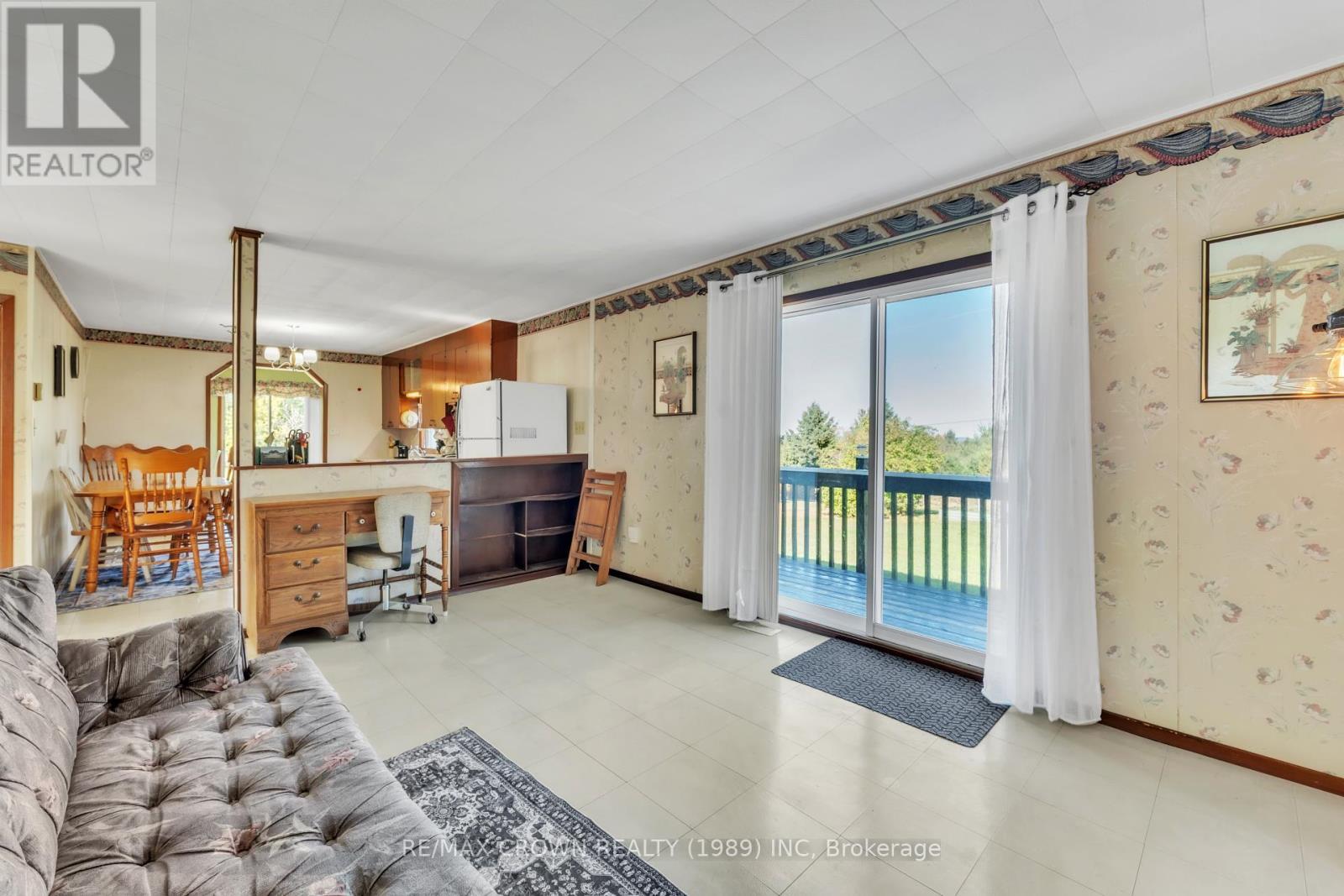 936 Laplante Road, Bonfield, ON - Indoor Photo Showing Living Room