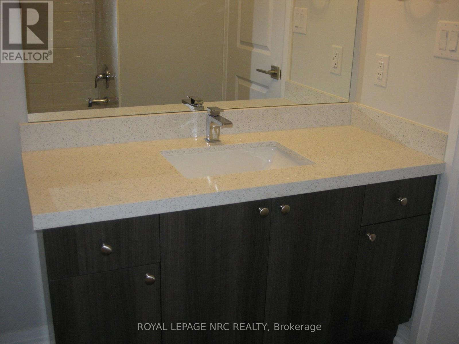 70 - 6705 Cropp Street, Niagara Falls (Morrison), ON - Indoor Photo Showing Bathroom