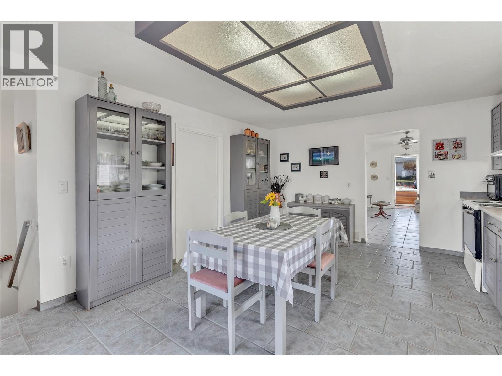 573 Jermyn Avenue, Penticton, BC - Indoor Photo Showing Dining Room