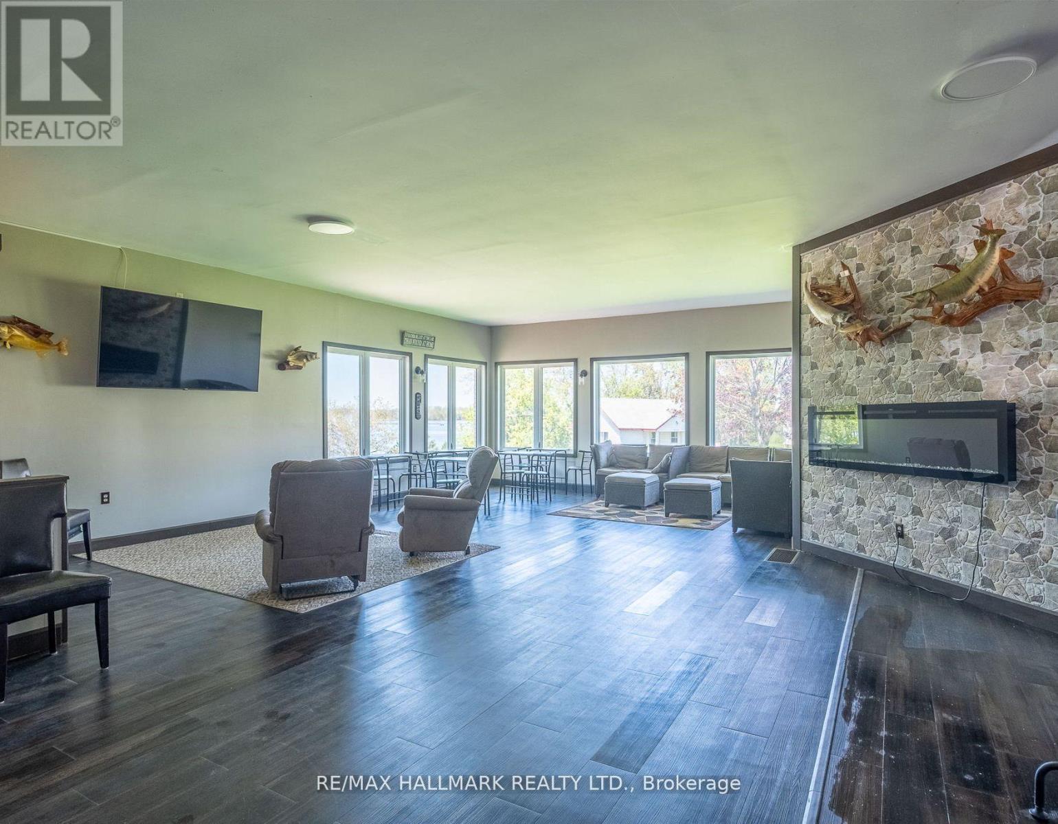 107 - 449 Island View Road, Alnwick/Haldimand, ON - Indoor Photo Showing Living Room With Fireplace