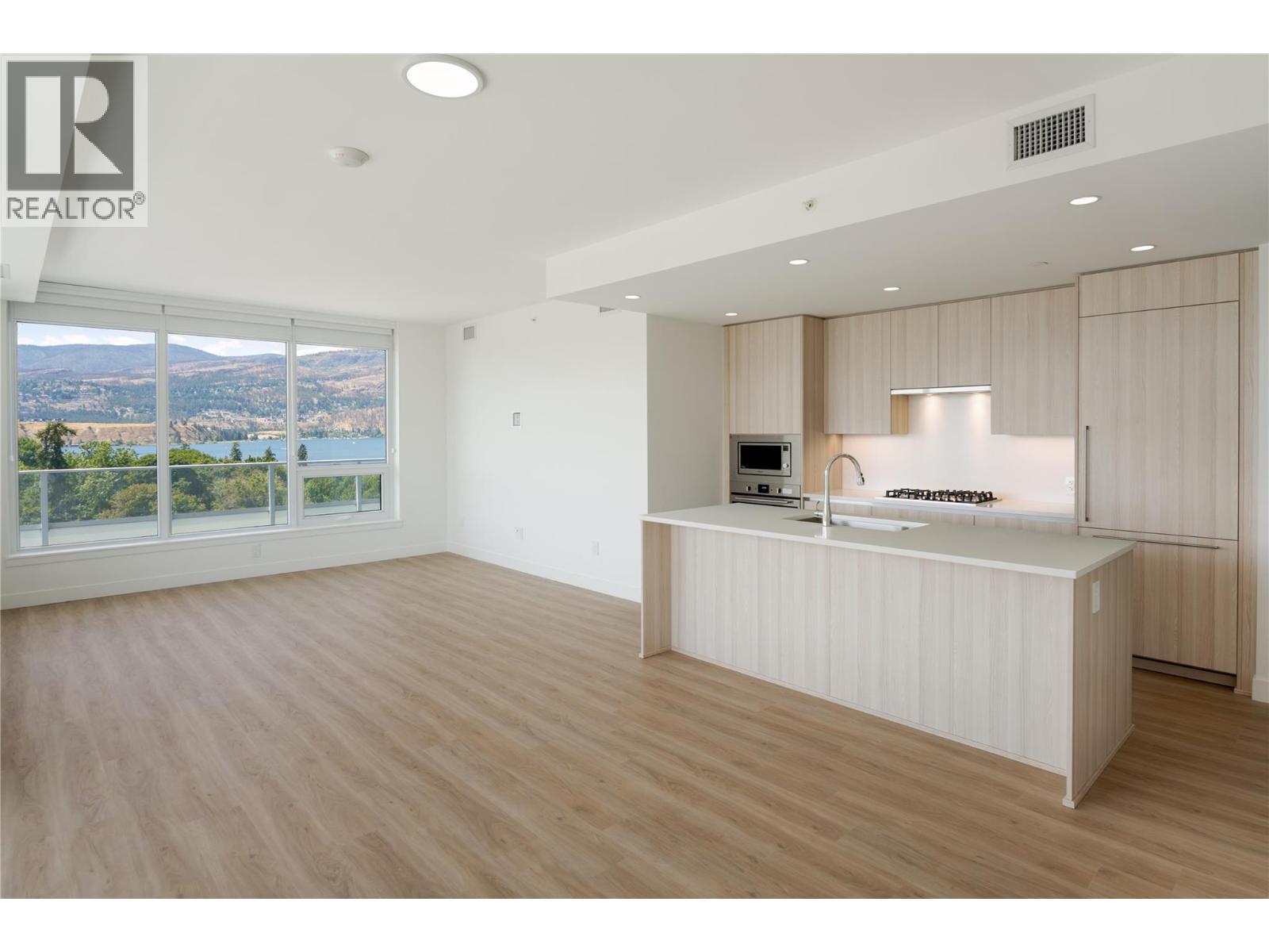 238 Leon Avenue Unit# 707, Kelowna, BC - Indoor Photo Showing Kitchen