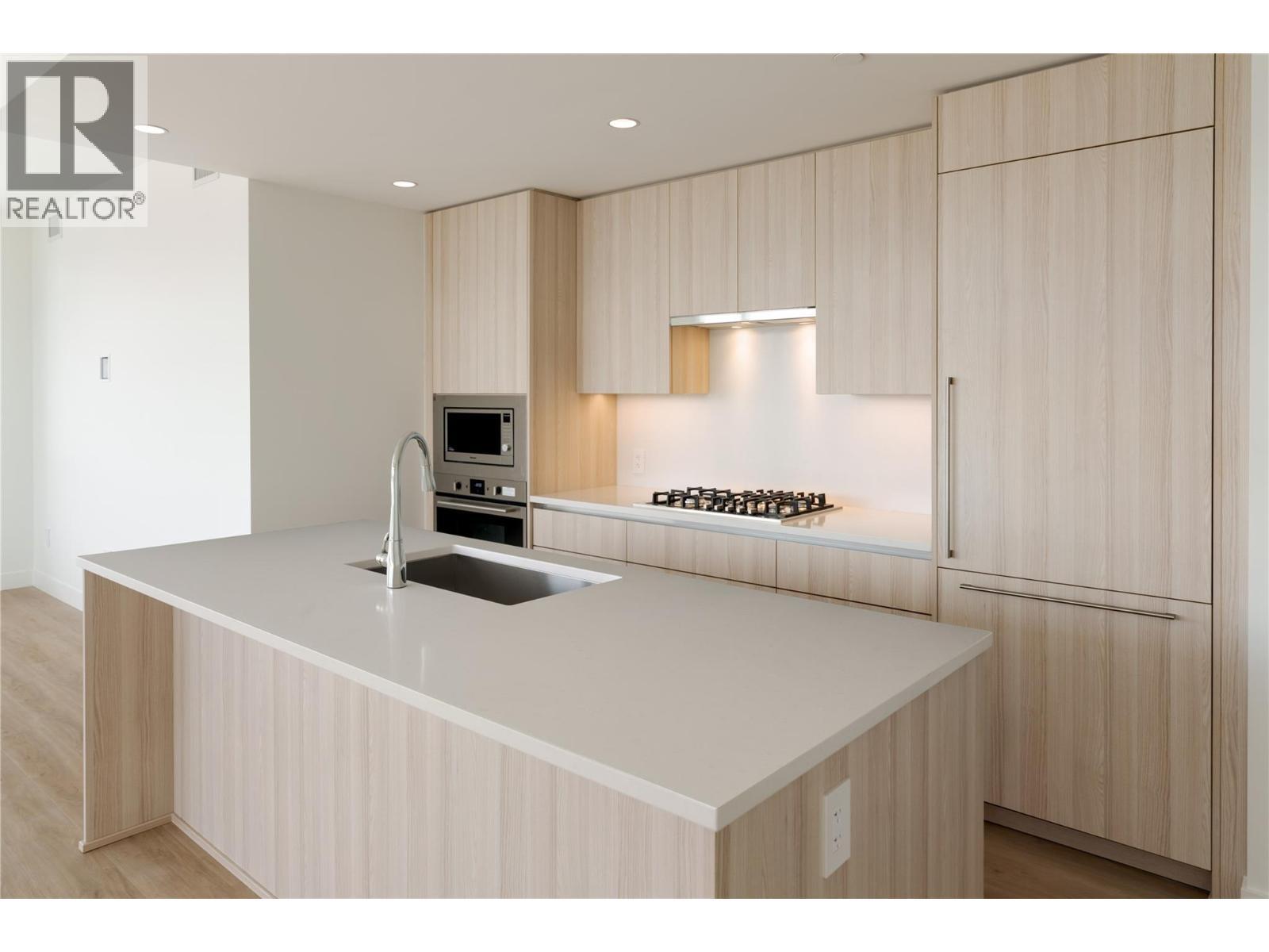 238 Leon Avenue Unit# 707, Kelowna, BC - Indoor Photo Showing Kitchen