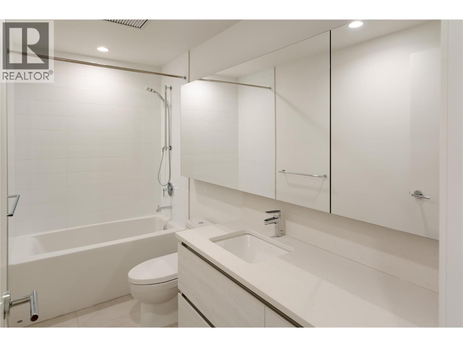 238 Leon Avenue Unit# 707, Kelowna, BC - Indoor Photo Showing Bathroom