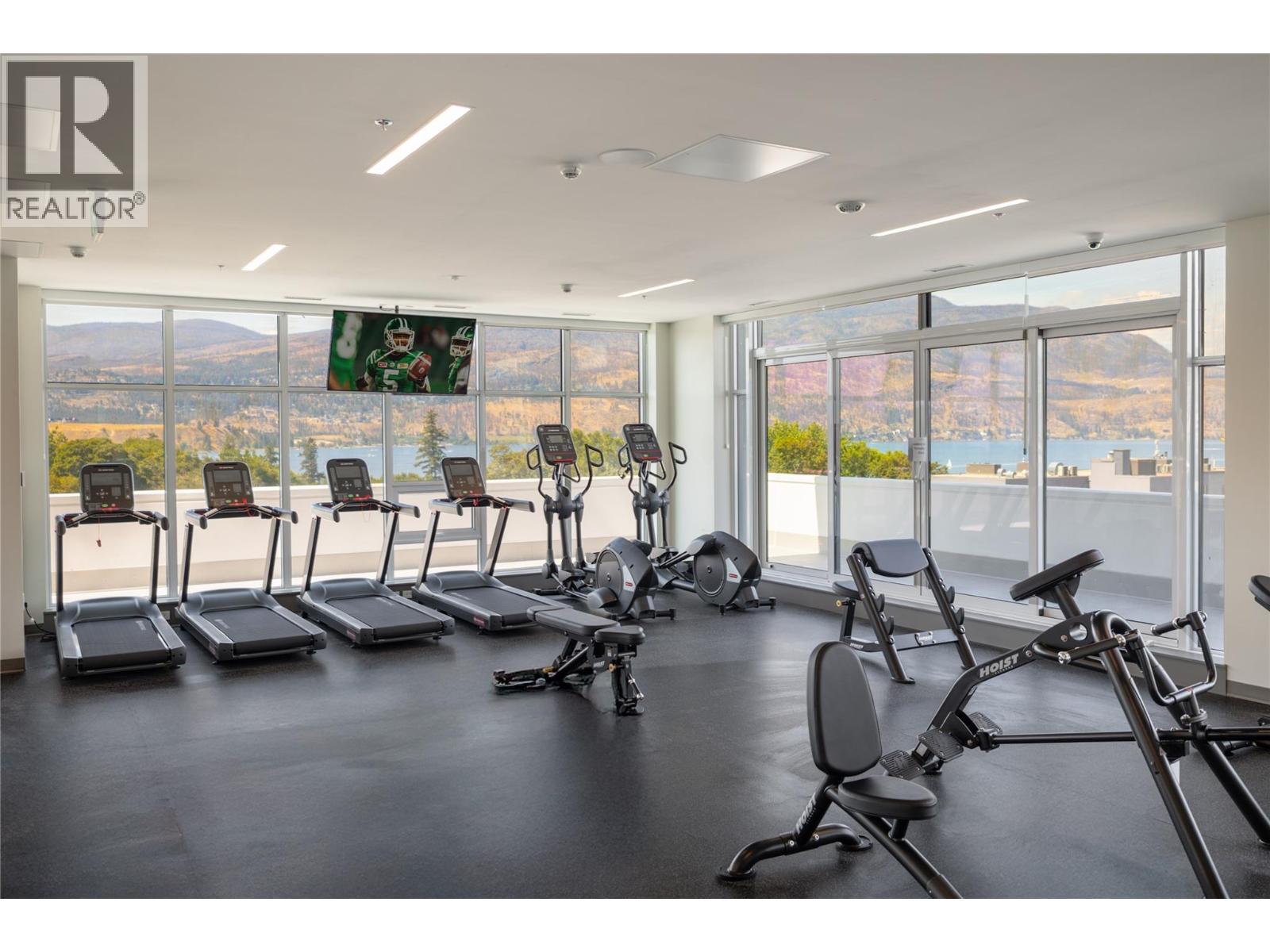 238 Leon Avenue Unit# 707, Kelowna, BC - Indoor Photo Showing Gym Room