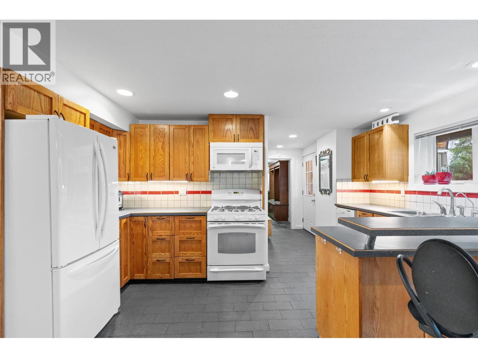 230 Cypress Drive, Coldstream, BC - Indoor Photo Showing Kitchen