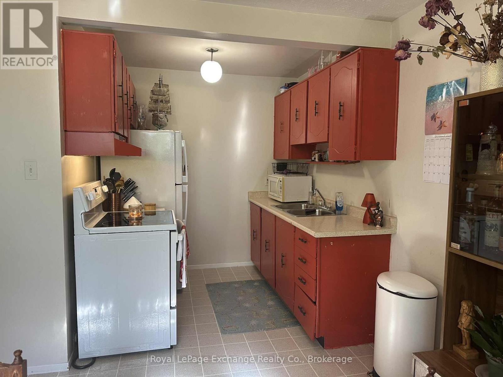 Compact kitchen - 755 Walsh Street, Kincardine, ON - Indoor Photo Showing Kitchen With Double Sink