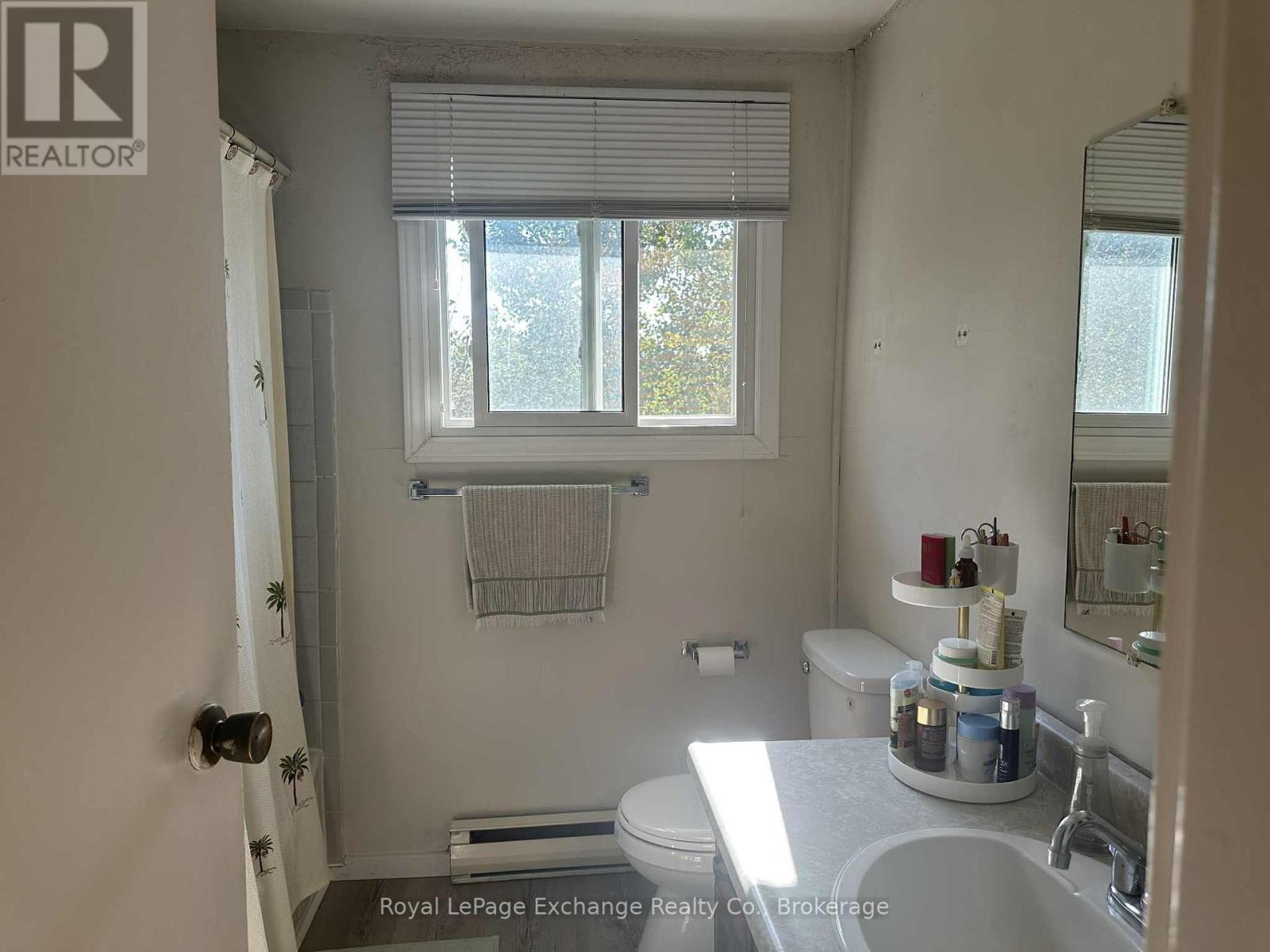 4 piece bathroom - 755 Walsh Street, Kincardine, ON - Indoor Photo Showing Bathroom