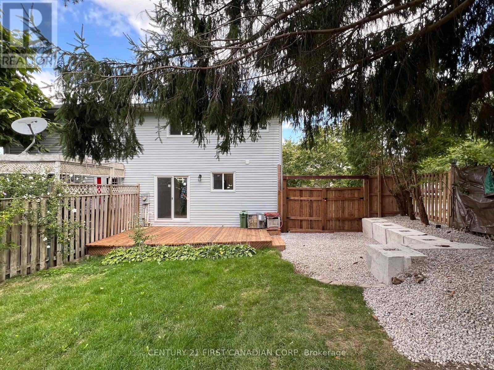 5 Chiddington Gate, London South (South R), ON - Outdoor