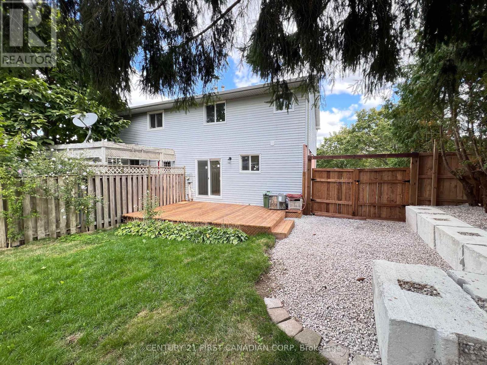 5 Chiddington Gate, London South (South R), ON - Outdoor