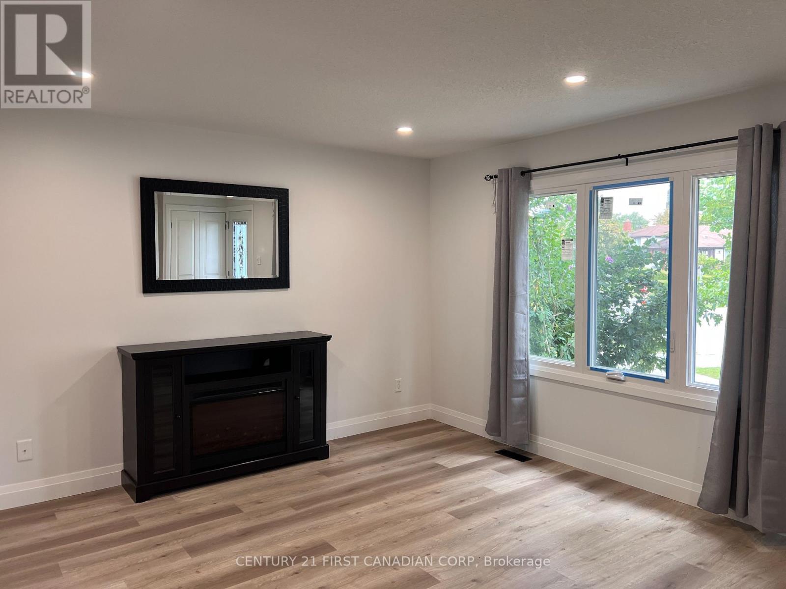 5 Chiddington Gate, London South (South R), ON - Indoor Photo Showing Other Room