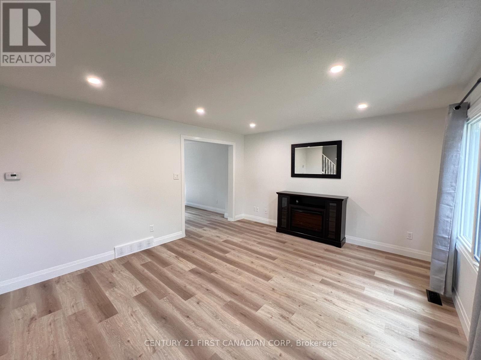 5 Chiddington Gate, London South (South R), ON - Indoor