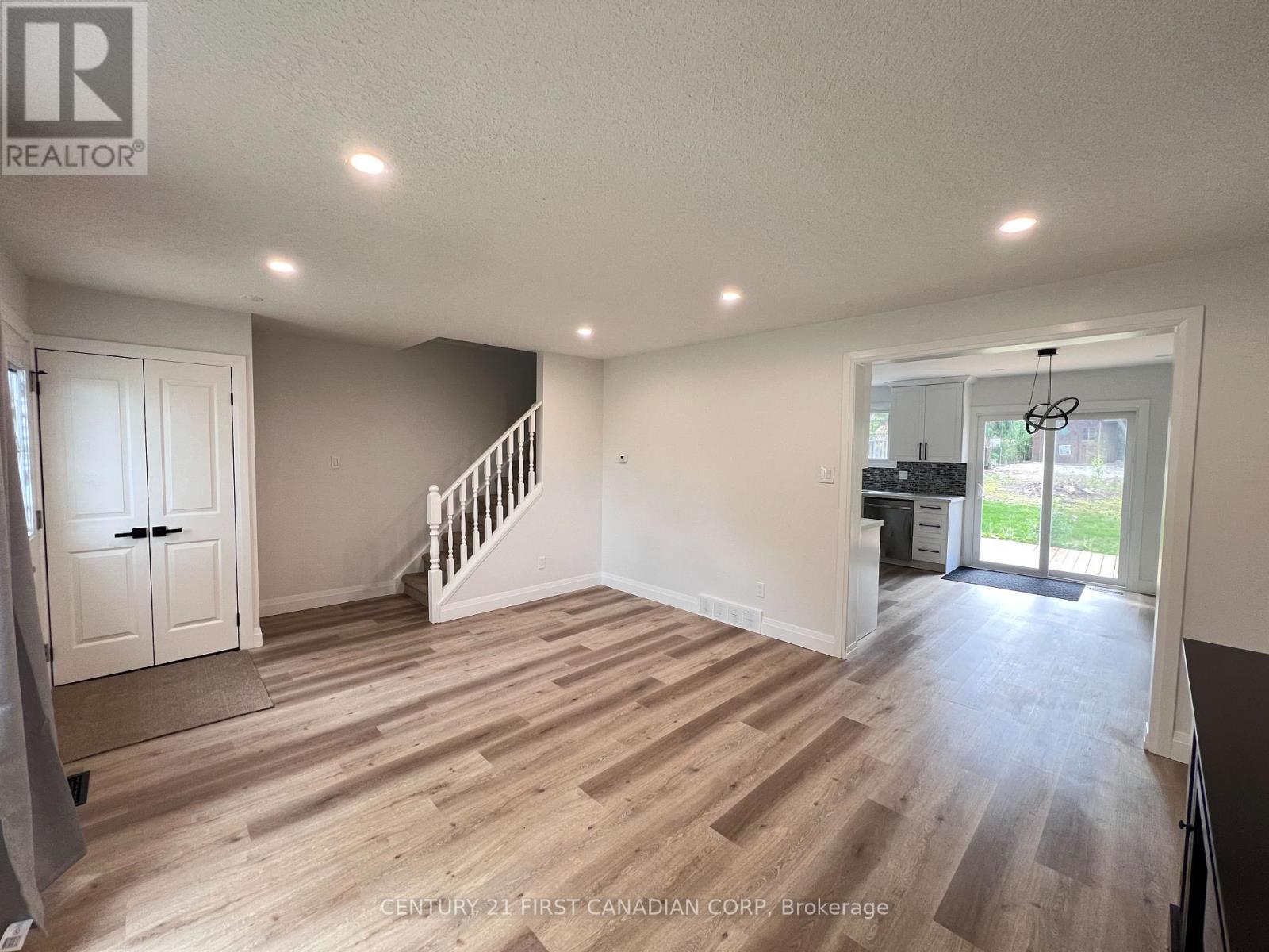 5 Chiddington Gate, London South (South R), ON - Indoor