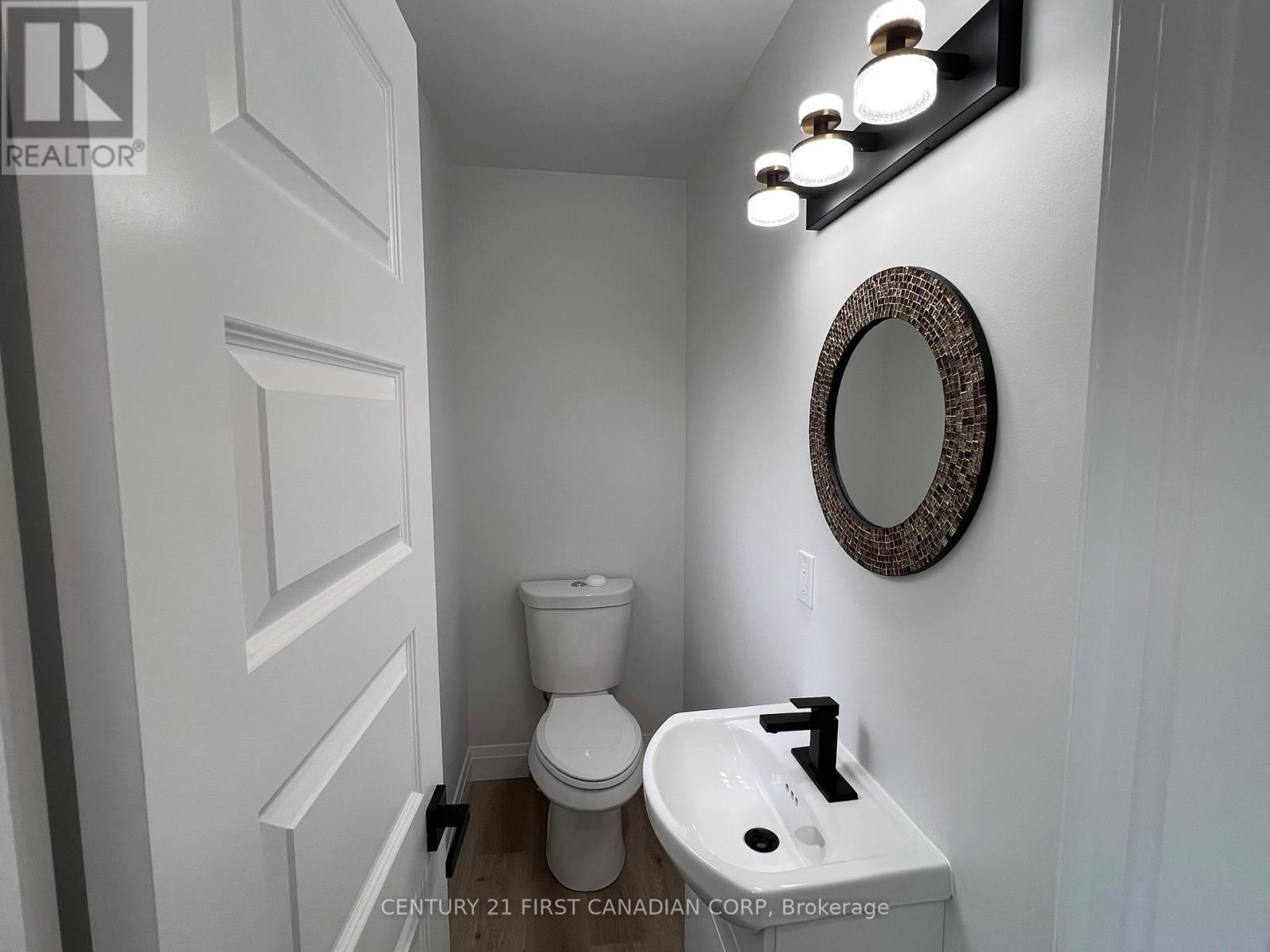 5 Chiddington Gate, London South (South R), ON - Indoor Photo Showing Bathroom