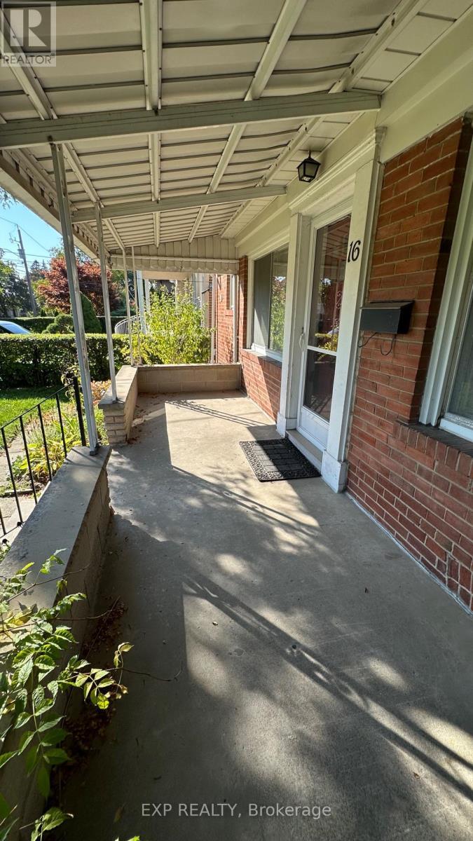 16 King Georges Drive W, Toronto, ON - Photo Showing Garage