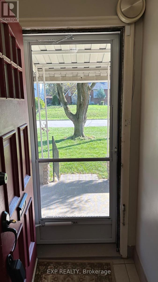 16 King Georges Drive W, Toronto, ON - Indoor Photo Showing Other Room