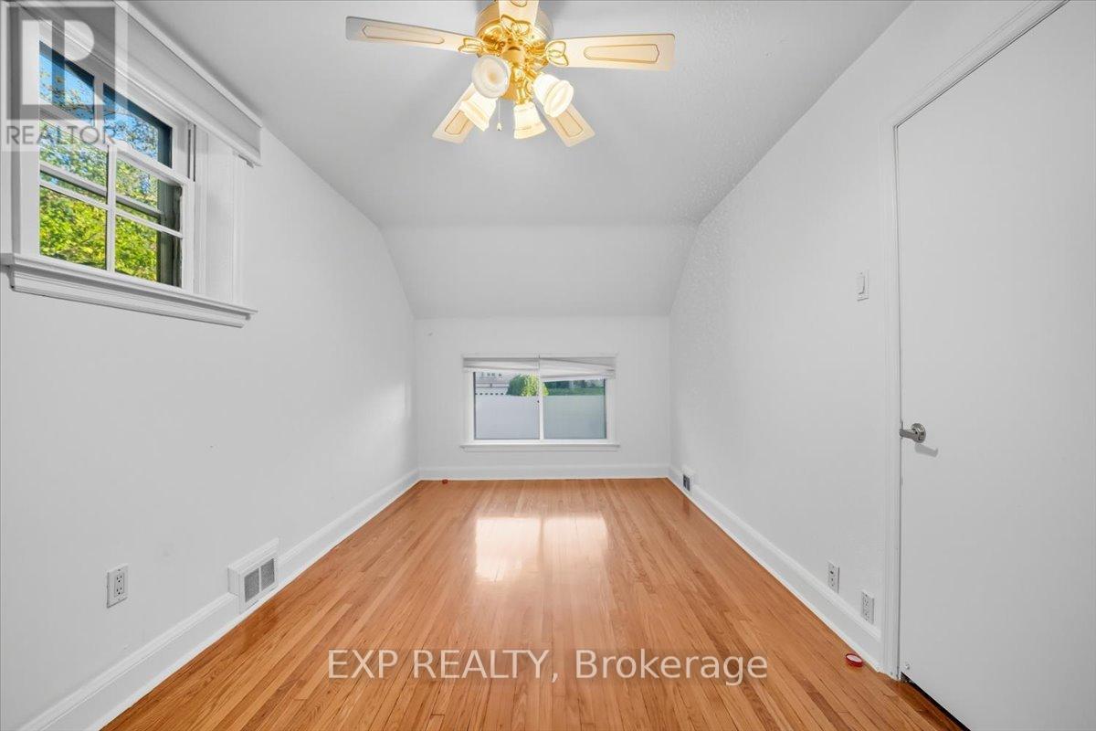 16 King Georges Drive W, Toronto, ON - Indoor Photo Showing Other Room