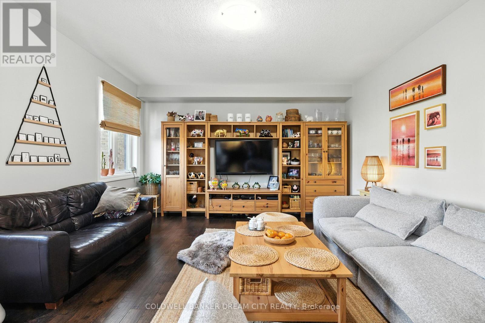 10 Honey Bend, St. Thomas, ON - Indoor Photo Showing Living Room