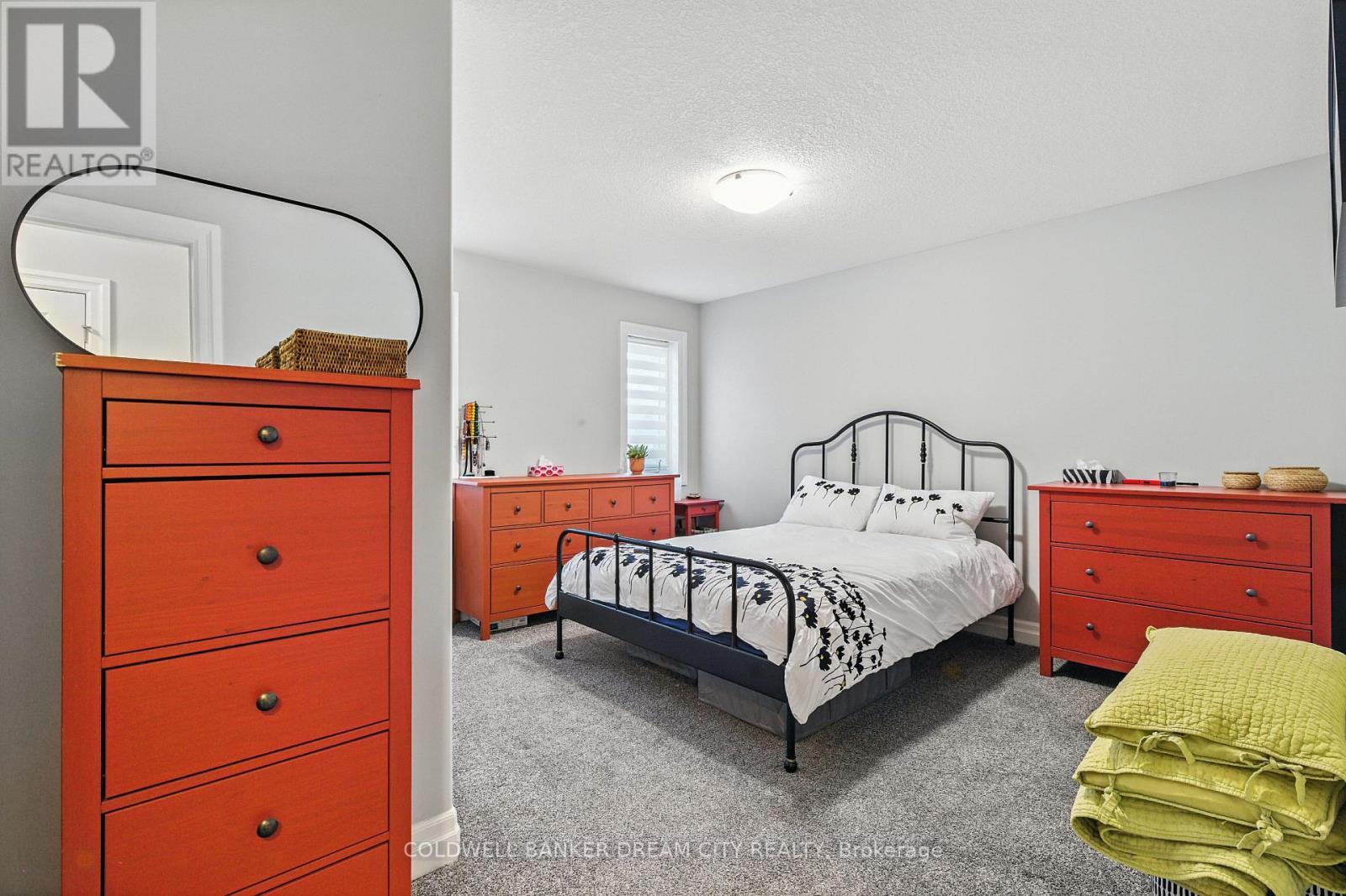 10 Honey Bend, St. Thomas, ON - Indoor Photo Showing Bedroom