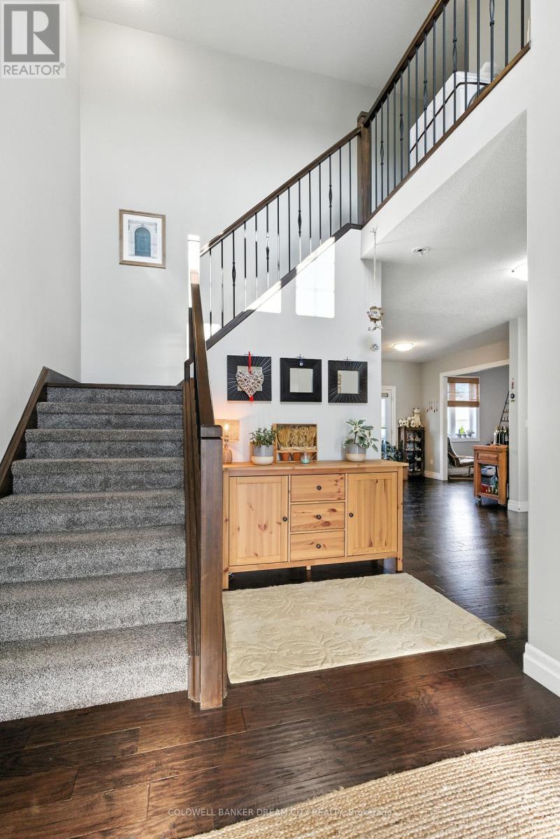 10 Honey Bend, St. Thomas, ON - Indoor Photo Showing Other Room