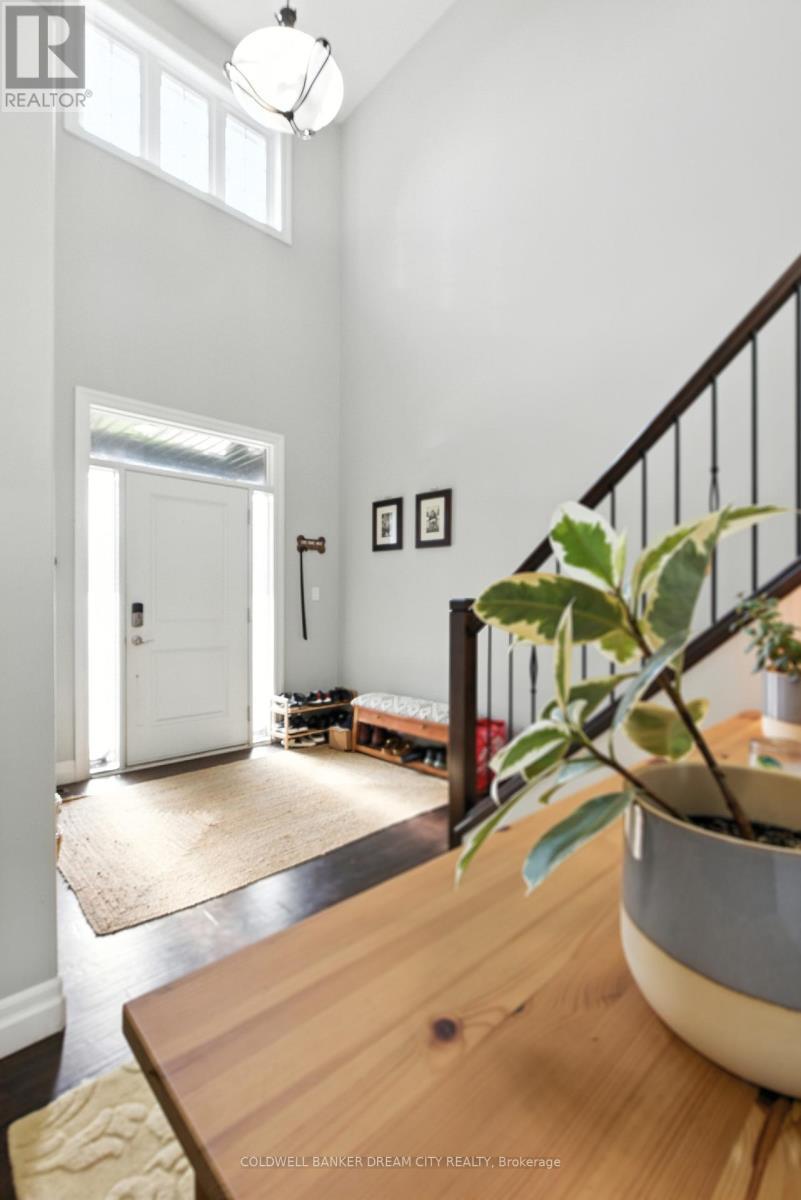 10 Honey Bend, St. Thomas, ON - Indoor Photo Showing Other Room