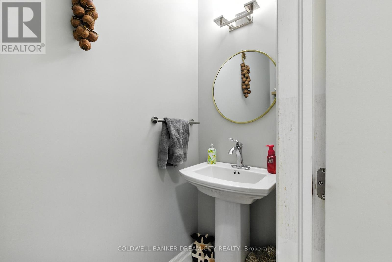 10 Honey Bend, St. Thomas, ON - Indoor Photo Showing Bathroom