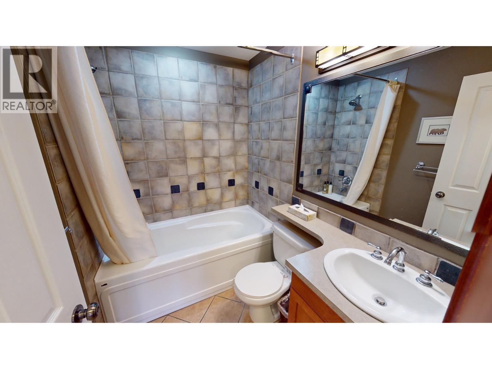 4559 Timberline Crescent Unit# 541, Fernie, BC - Indoor Photo Showing Bathroom