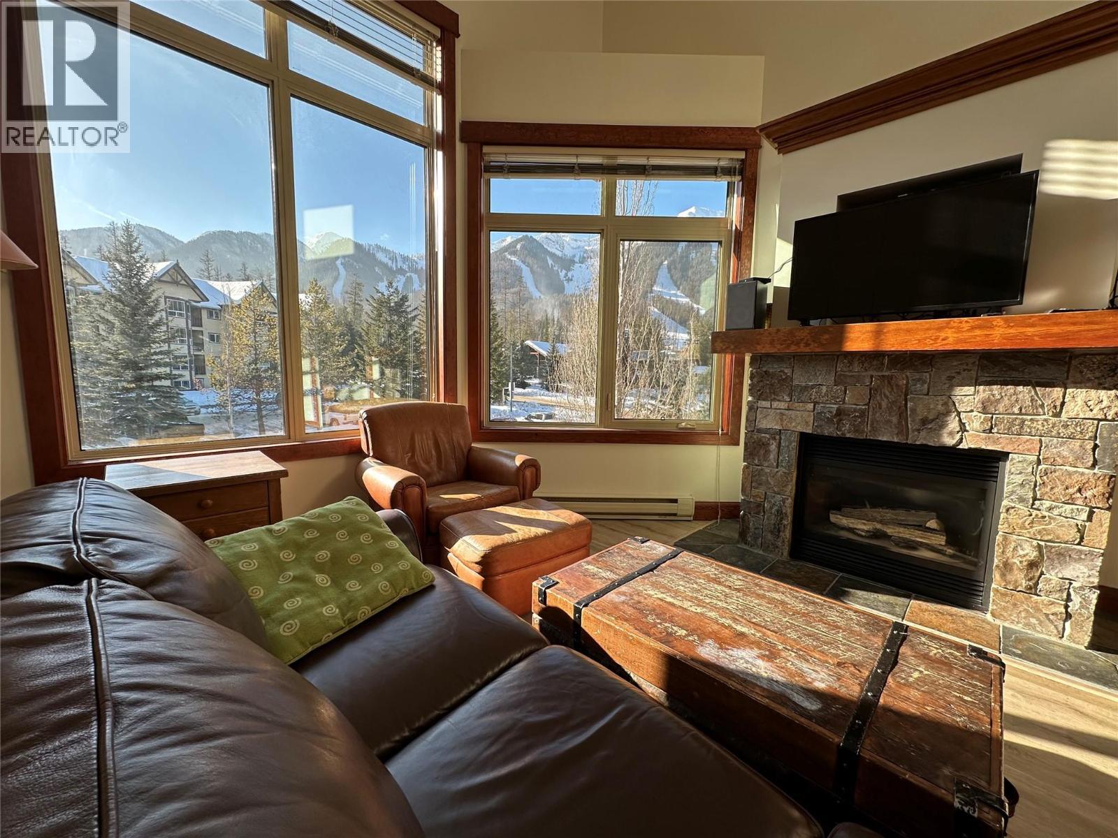 4559 Timberline Crescent Unit# 541, Fernie, BC - Indoor Photo Showing Living Room With Fireplace