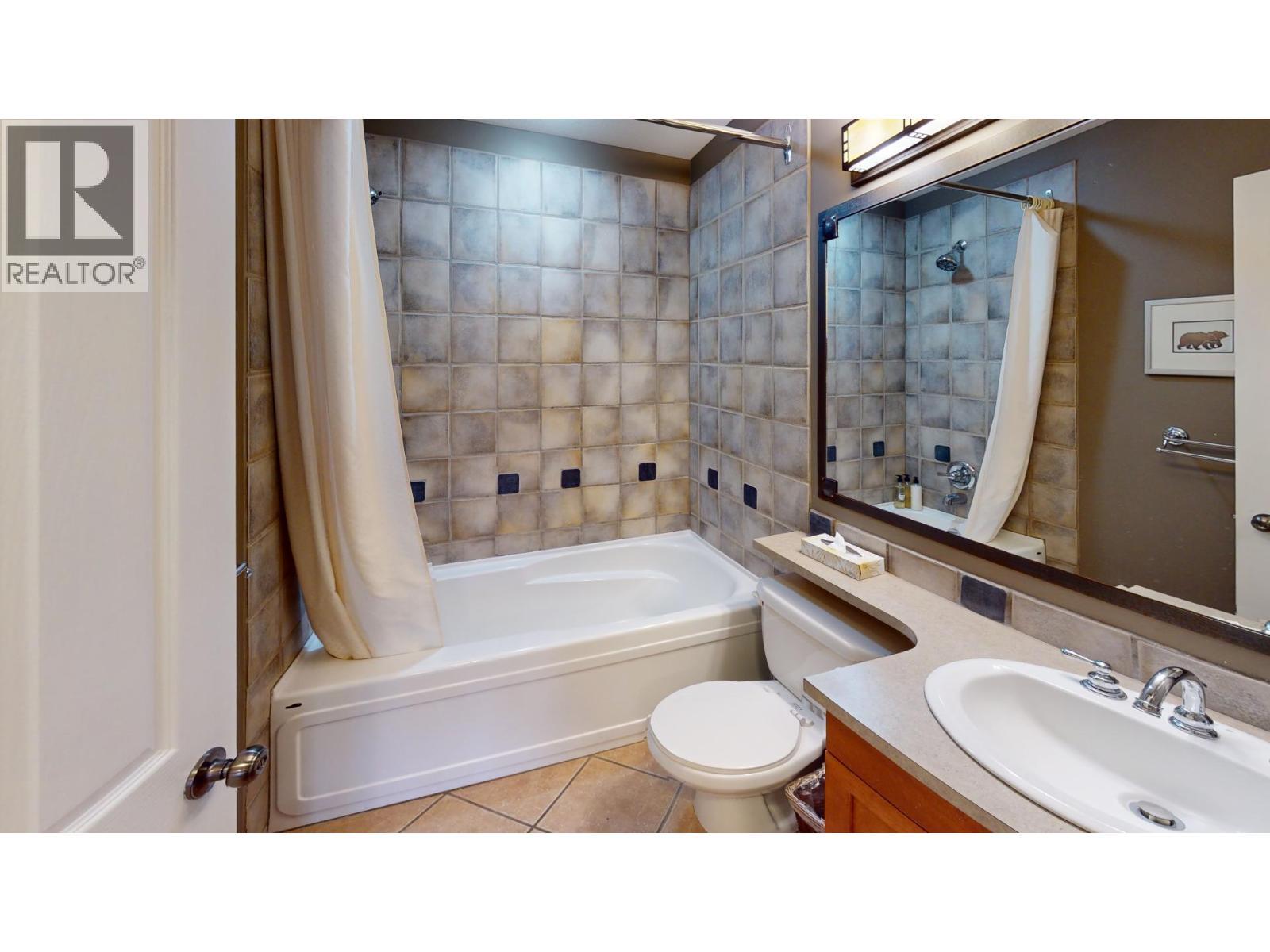 4559 Timberline Crescent Unit# 541, Fernie, BC - Indoor Photo Showing Bathroom