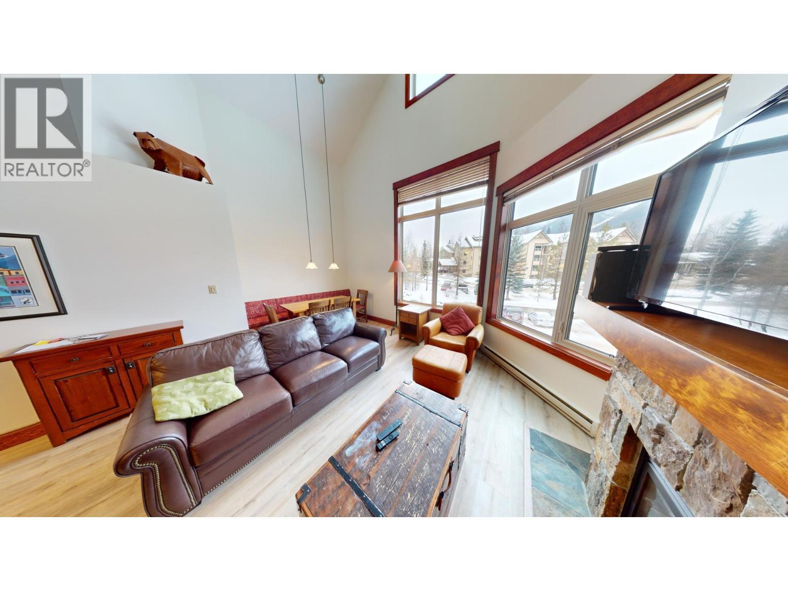 4559 Timberline Crescent Unit# 541, Fernie, BC - Indoor Photo Showing Living Room