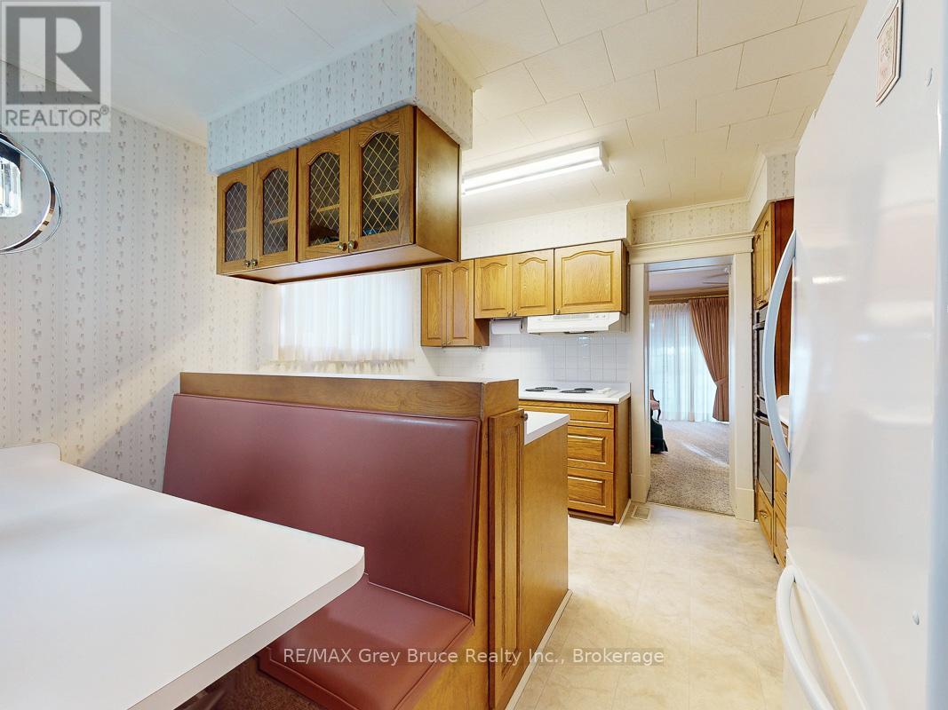714 4Th Avenue E, Owen Sound, ON - Indoor Photo Showing Kitchen
