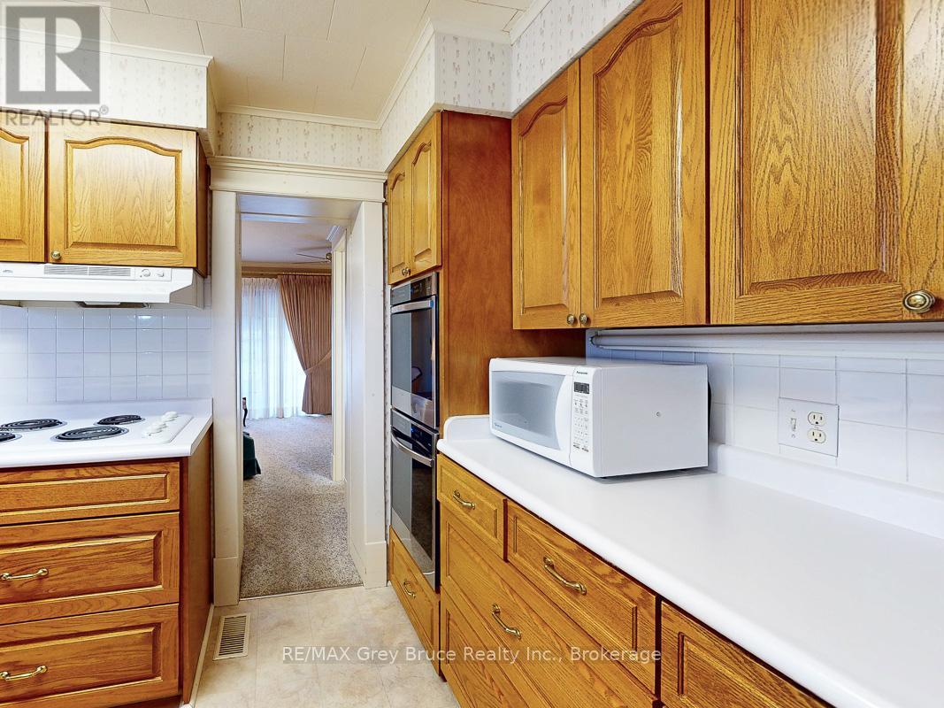 714 4Th Avenue E, Owen Sound, ON - Indoor Photo Showing Kitchen