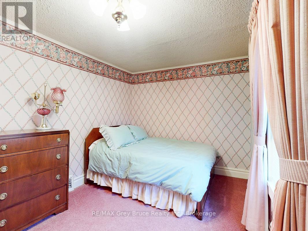 714 4Th Avenue E, Owen Sound, ON - Indoor Photo Showing Bedroom