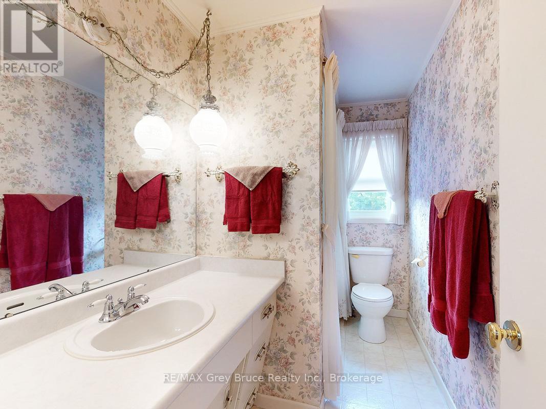 714 4Th Avenue E, Owen Sound, ON - Indoor Photo Showing Bathroom