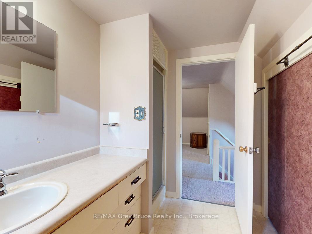 714 4Th Avenue E, Owen Sound, ON - Indoor Photo Showing Bathroom