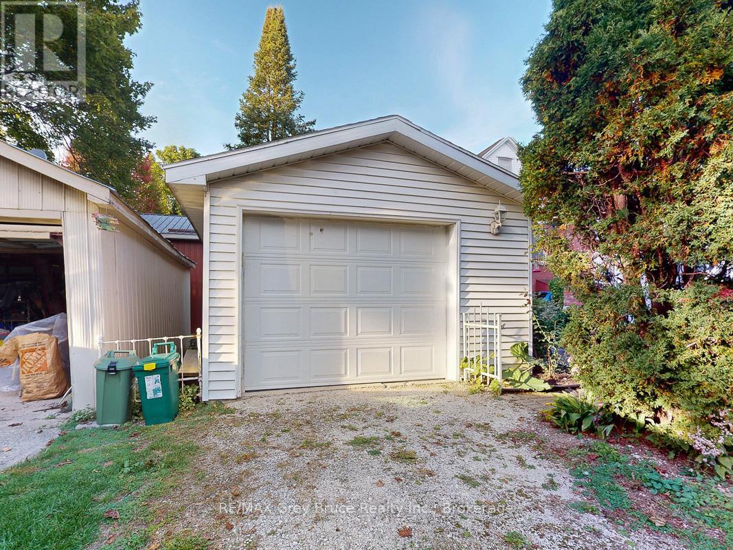 714 4Th Avenue E, Owen Sound, ON - Outdoor With Exterior