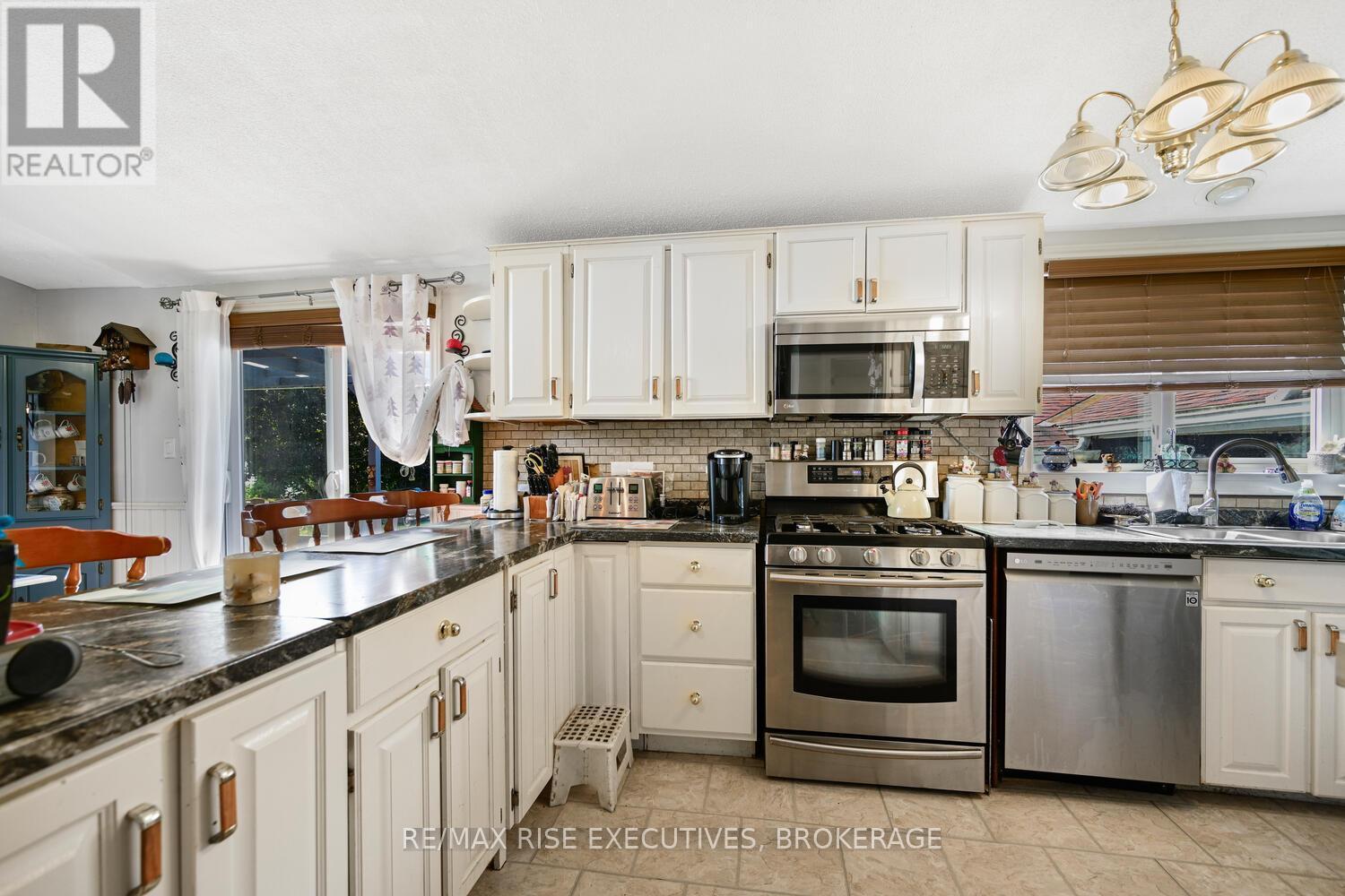 1578 County Road 2, Augusta, ON - Indoor Photo Showing Kitchen