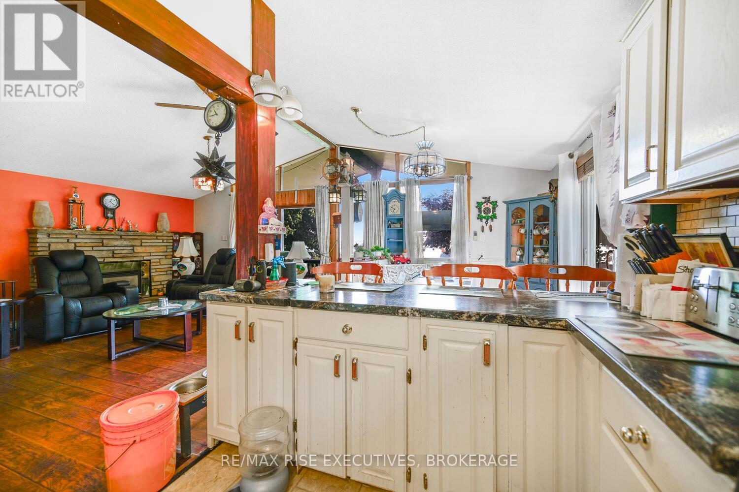 1578 County Road 2, Augusta, ON - Indoor Photo Showing Kitchen With Double Sink