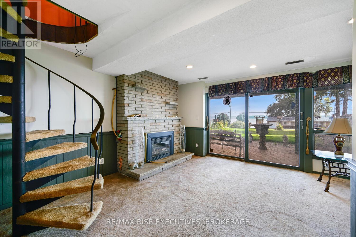 1578 County Road 2, Augusta, ON - Indoor With Fireplace