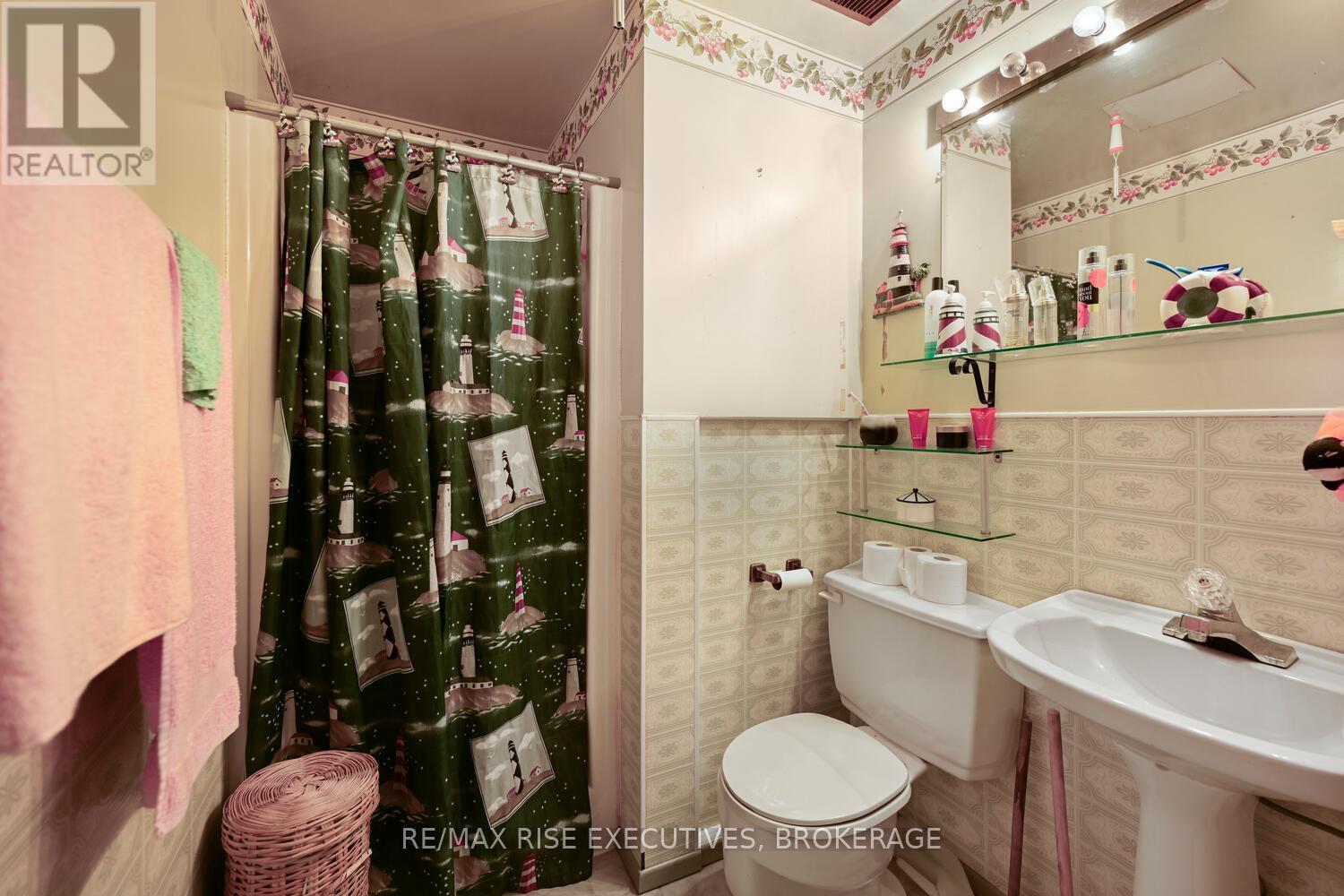 1578 County Road 2, Augusta, ON - Indoor Photo Showing Bathroom