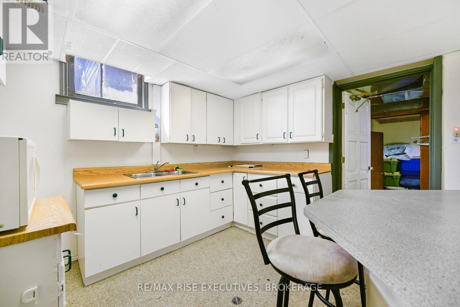 1578 County Road 2, Augusta, ON - Indoor Photo Showing Kitchen With Double Sink