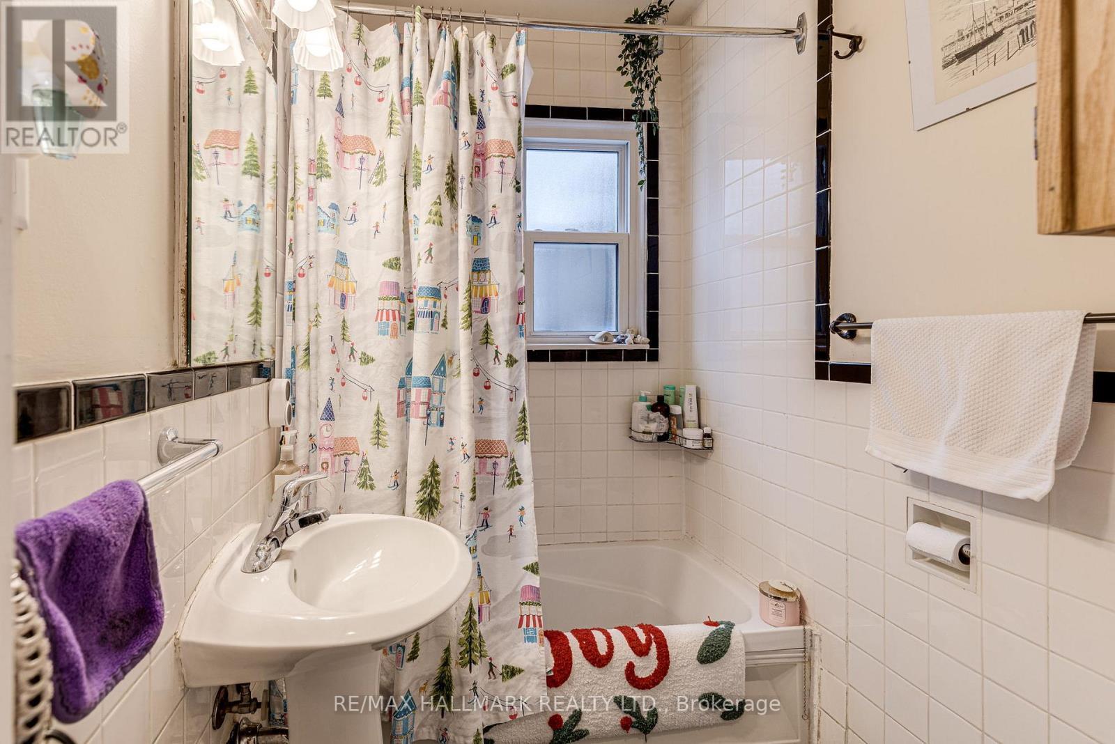 327 Vaughan Road, Toronto, ON - Indoor Photo Showing Bathroom