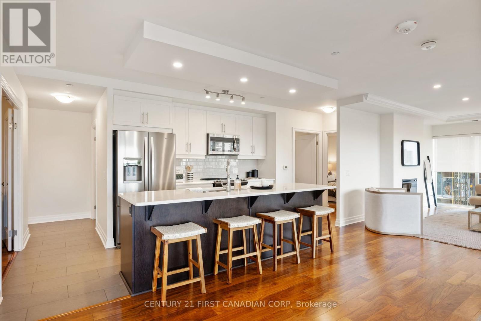 1109 - 505 Talbot Street, London East (East F), ON - Indoor Photo Showing Kitchen With Upgraded Kitchen