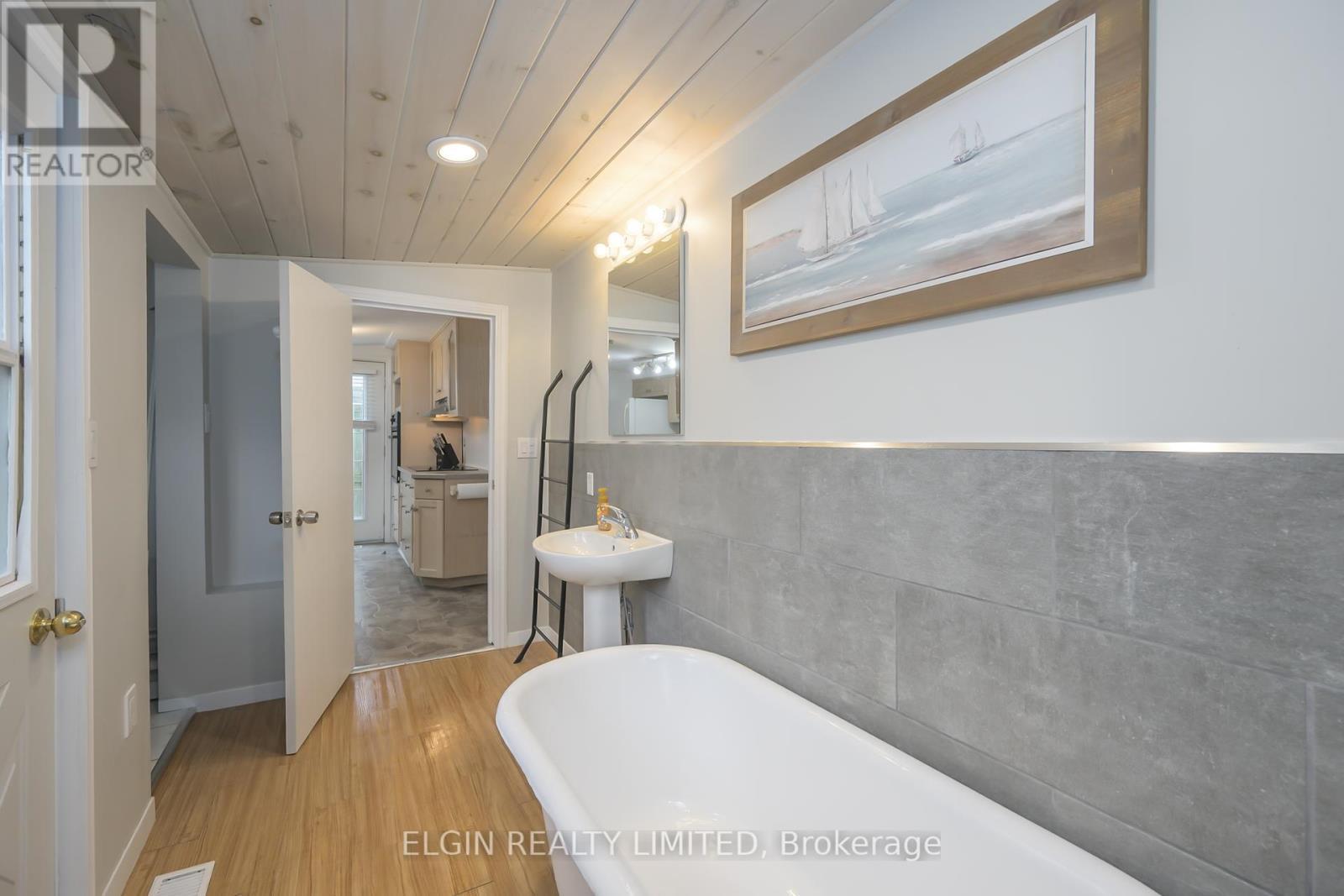 159 William Street, Central Elgin, ON - Indoor Photo Showing Bathroom