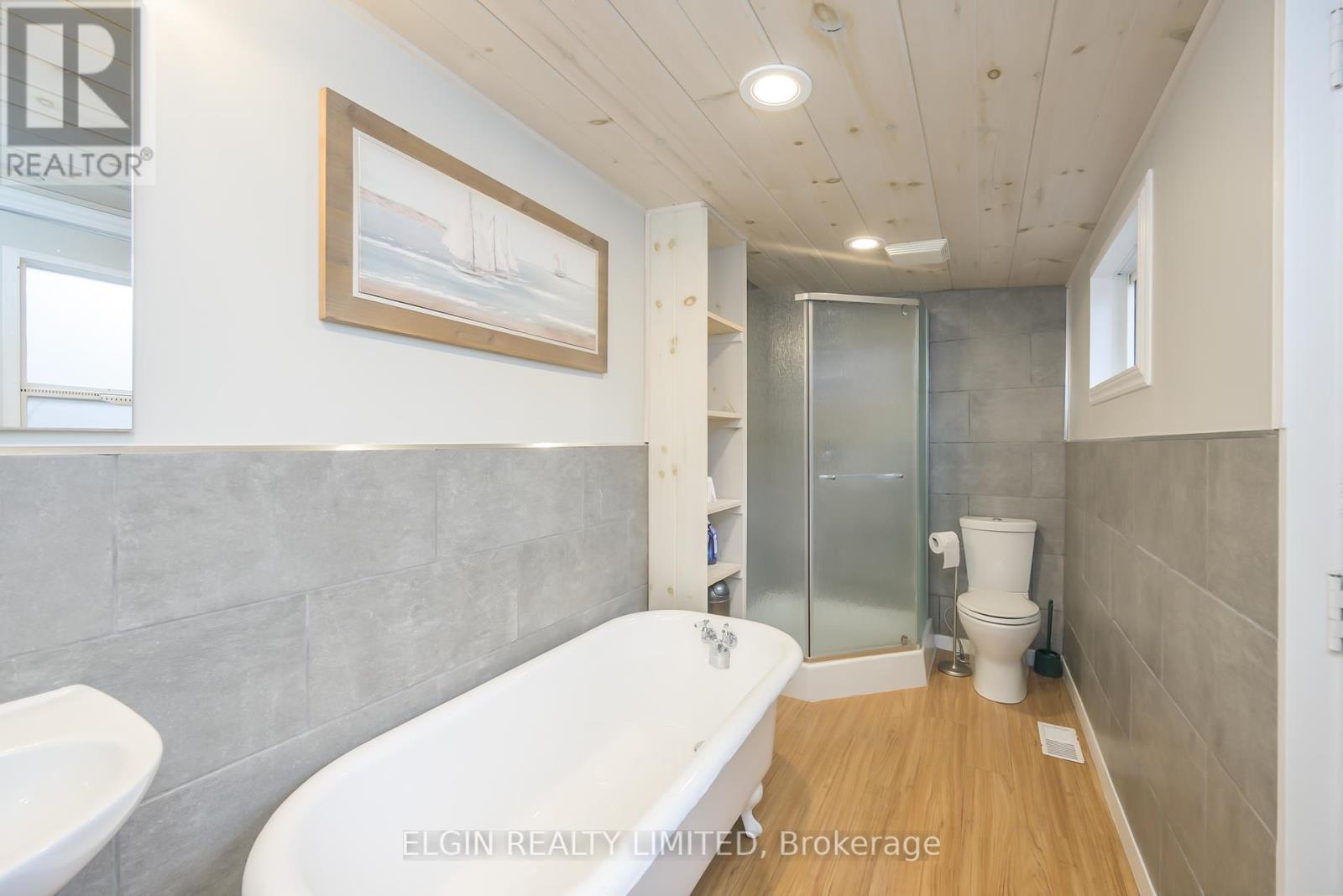 159 William Street, Central Elgin, ON - Indoor Photo Showing Bathroom