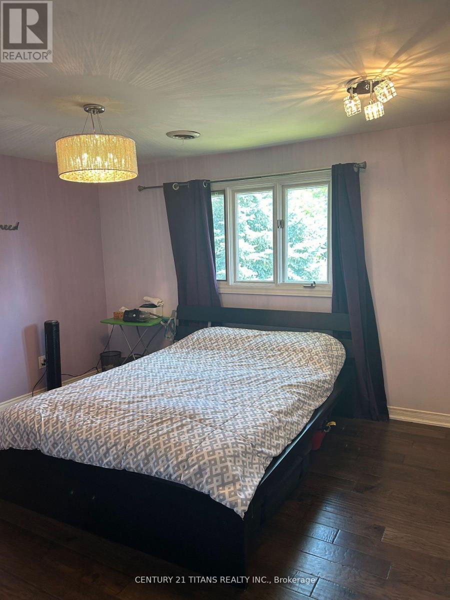 Main - 349 Carnaby Court, Oshawa, ON - Indoor Photo Showing Bedroom