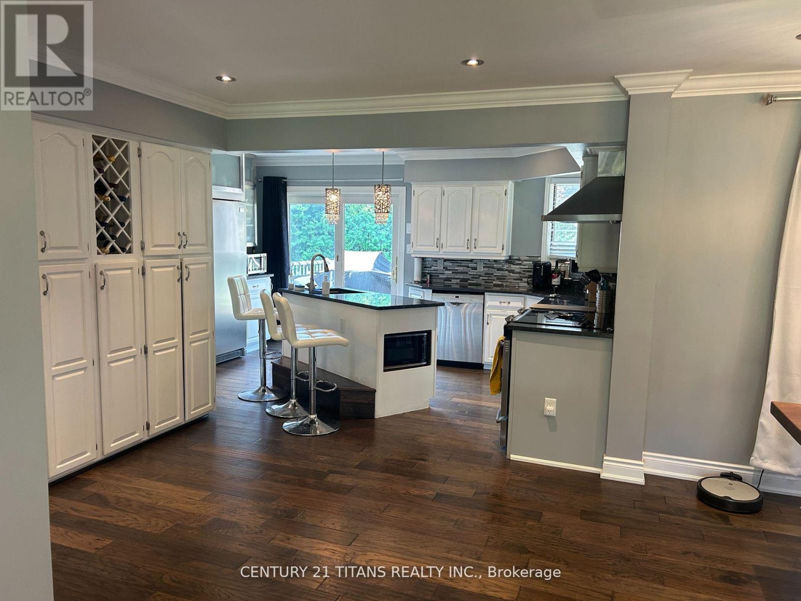 Main - 349 Carnaby Court, Oshawa, ON - Indoor Photo Showing Kitchen