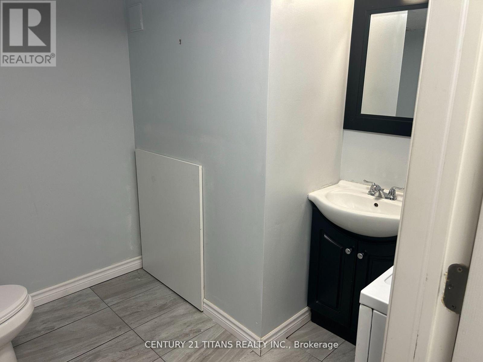 Bsmt - 349 Carnaby Court, Oshawa, ON - Indoor Photo Showing Bathroom